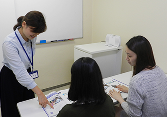 新しい文法説明と講師との対話で練習