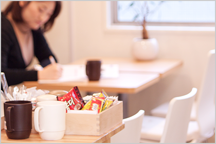 ゆったりとしたフリースペースで自習も可能です